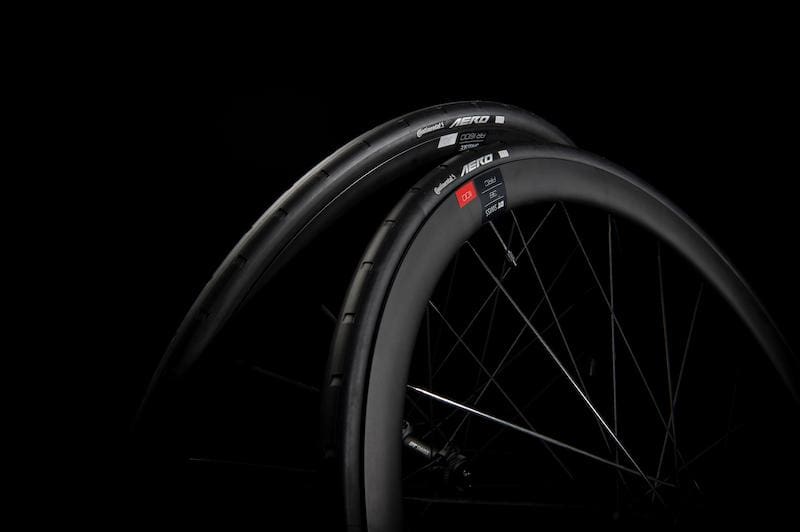 pneu Continental Aero 111 pour roue avant DT Swiss