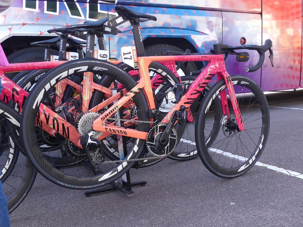 Les vélos Canyon Aeroad CFR de Canyon//Sram Zondacrypto pour 2025