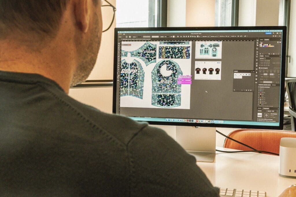 Ligne de vêtements personnalisables Santini Custom Series