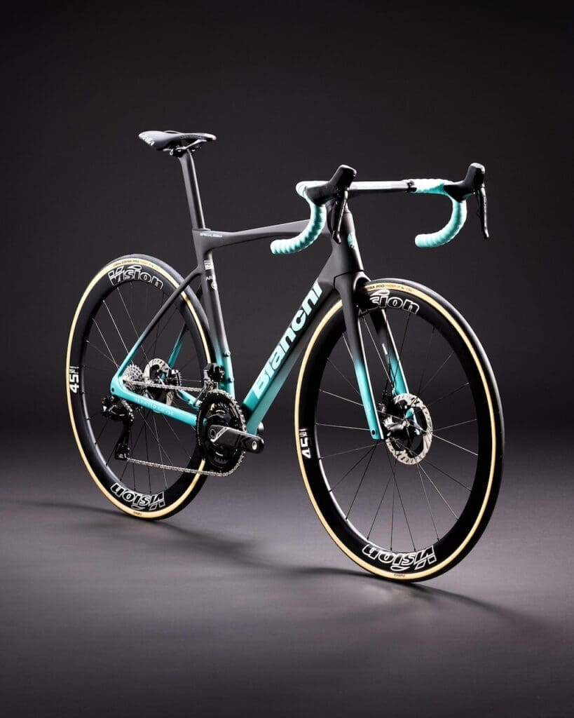 V&eacute;lo Bianchi de l'&eacute;quipe Arkea-B&B H&ocirc;tels pour 2025