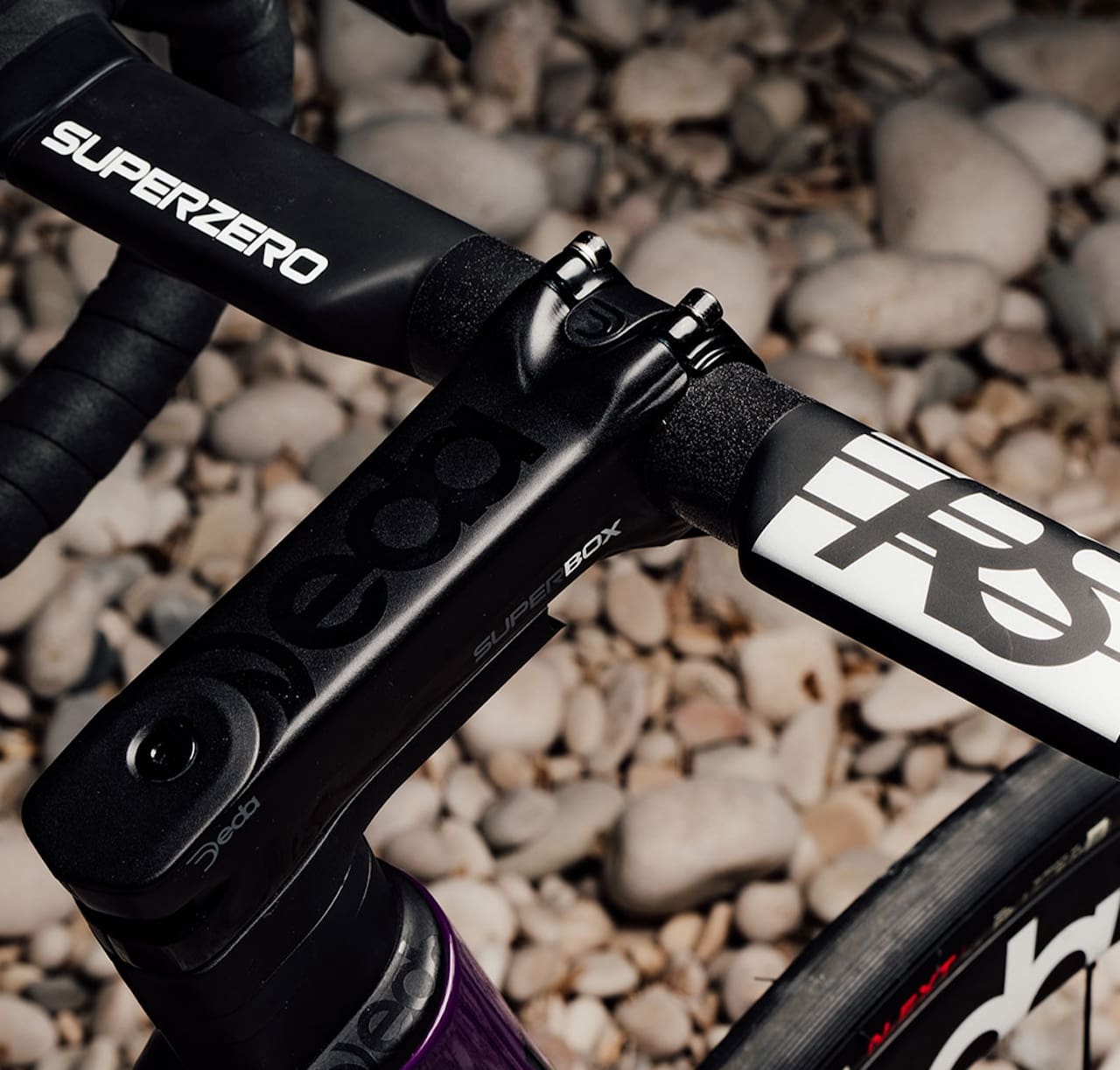 vélo Mendiz F12 de l'équipe Laboral Kutxa-Euskadi pour 2025