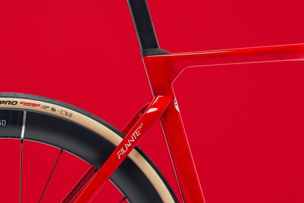 Vélo Wilier Filante SLR personnalisé pour Stefan Küng de Groupama-FDJ