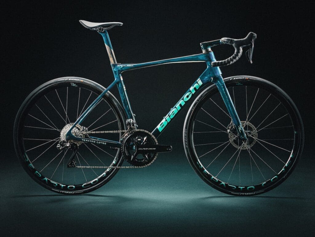 Bianchi fête ses 140 ans avec un Oltre RC et Un Specialissima RC personnalisés ! - Dimensions Vélo
