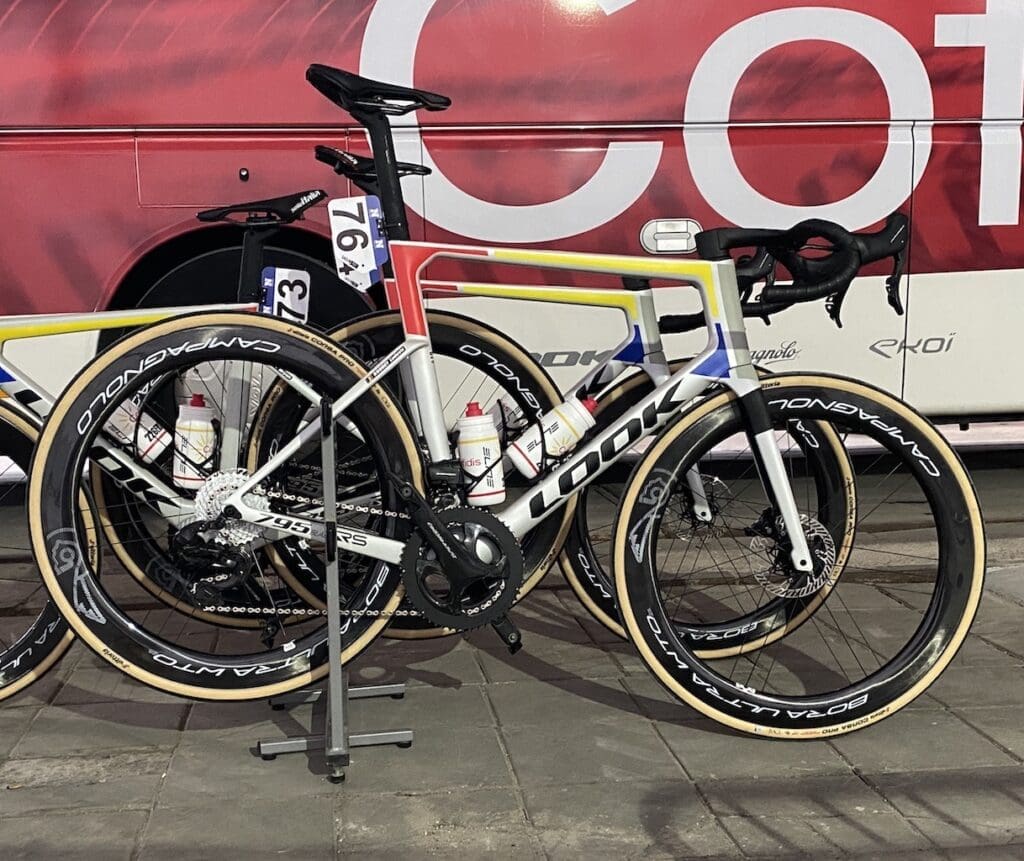 Les vélos et matériel du Omloop Het Nieuwsbald 2025