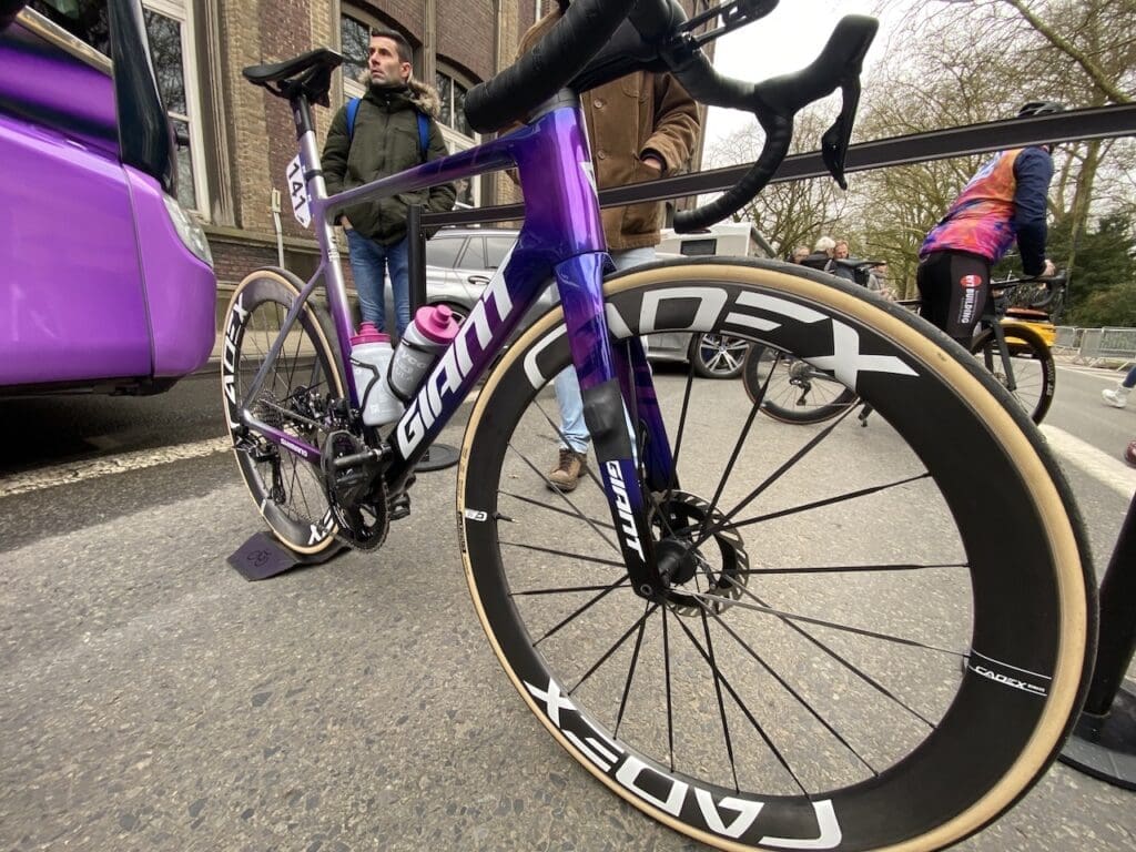 Les vélos et matériel du Omloop Het Nieuwsbald 2025
