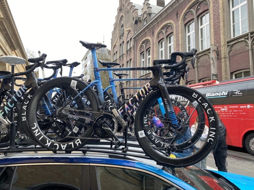 Les vélos et matériel du Omloop Het Nieuwsbald 2025
