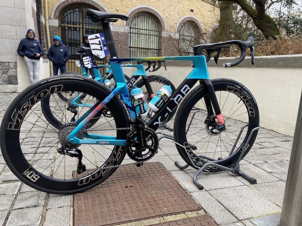 Les vélos et matériel du Omloop Het Nieuwsbald 2025