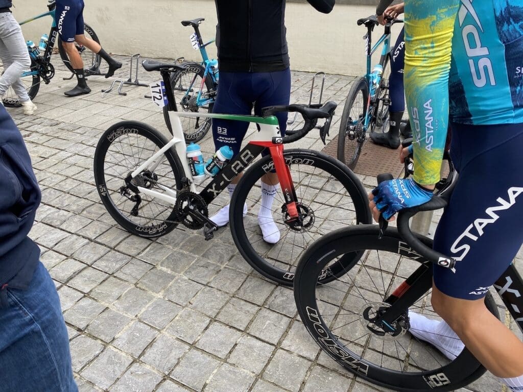 Les vélos et matériel du Omloop Het Nieuwsbald 2025