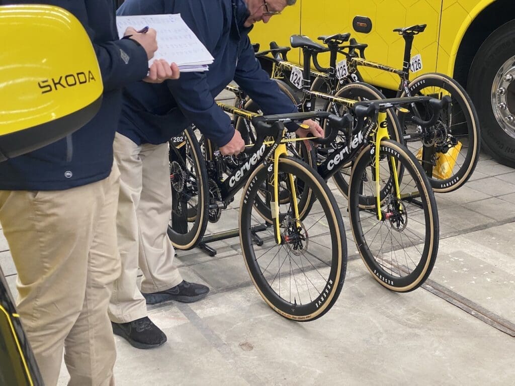 Les vélos et matériel du Omloop Het Nieuwsbald 2025