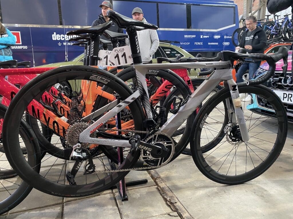 Les vélos Canyon Aeroad CFR de Canyon//Sram Zondacrypto pour 2025