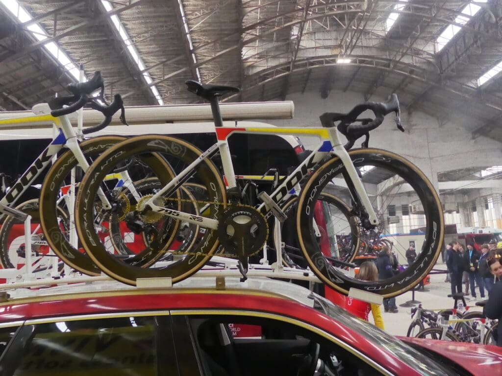 Les vélos et matériel du Omloop Het Nieuwsbald 2025
