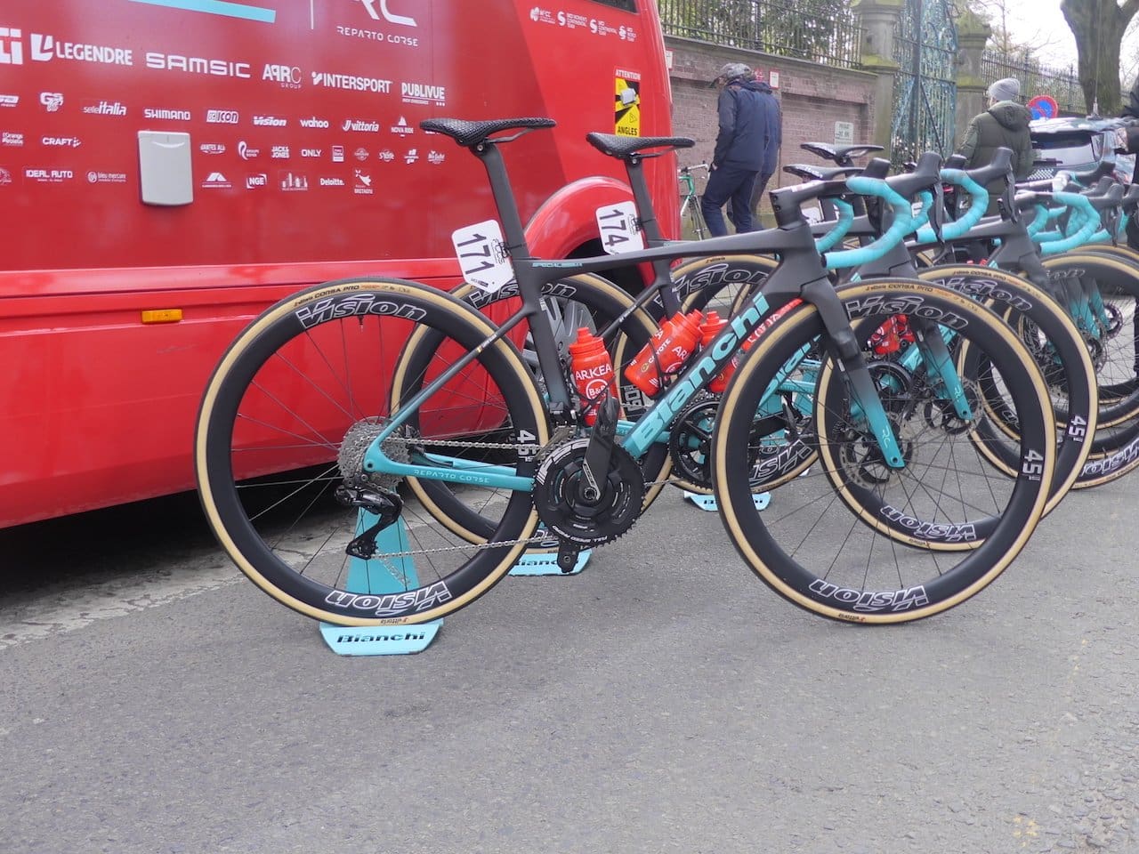 Les vélos et matériel du Omloop Het Nieuwsbald 2025