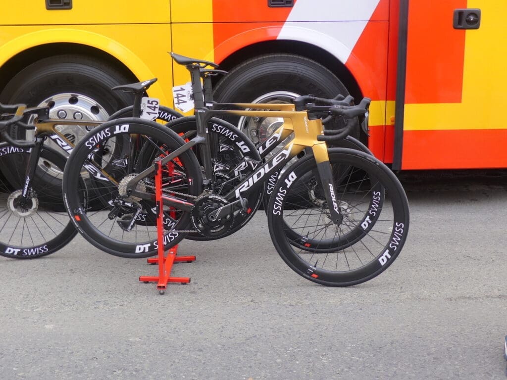 Les vélos et matériel du Omloop Het Nieuwsbald 2025