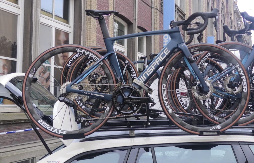 Les vélos et matériel du Omloop Het Nieuwsbald 2025
