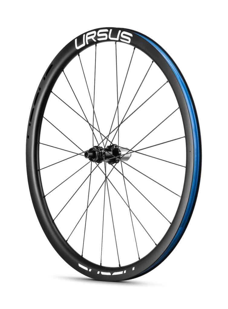 Les roues de l'équipe Picnic-PostNL sont des Ursus Proxima Team Edition