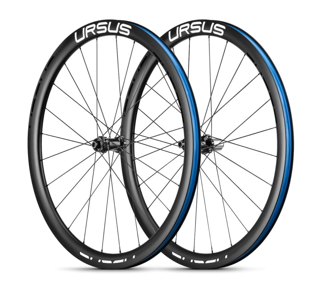 Les roues de l'équipe Picnic-PostNL sont des Ursus Proxima Team Edition