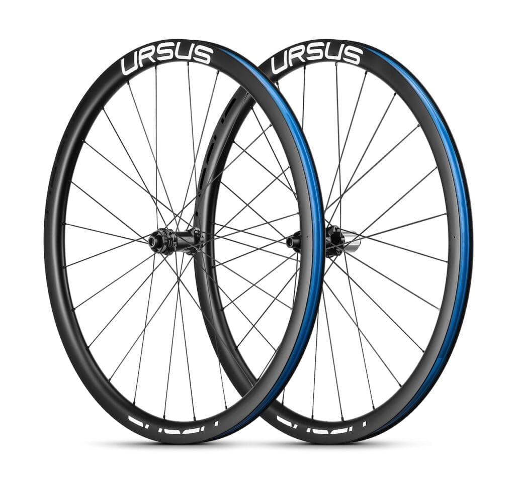 Les roues de l"'équipe Picnic-PostNL sont des Ursus Proxima Team Edition