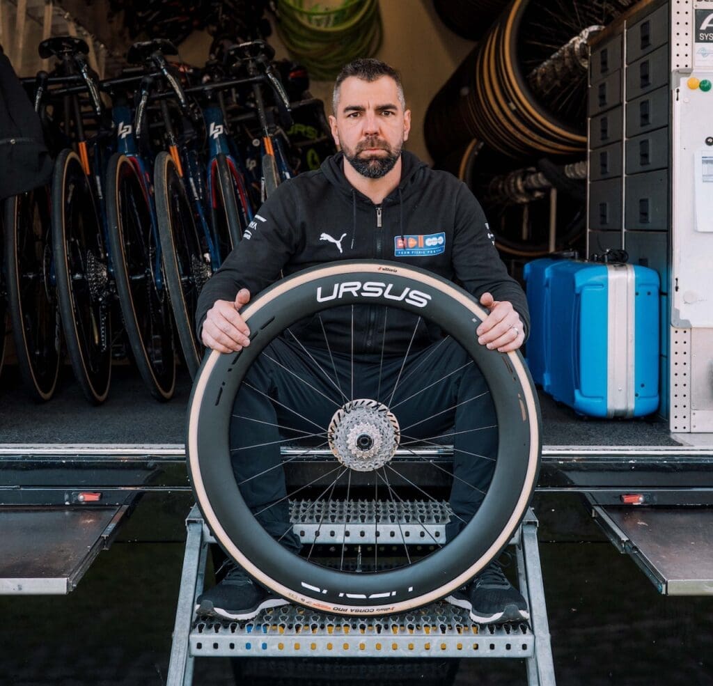 Les roues de l'équipe Picnic-PostNL sont des Ursus Proxima Team Edition