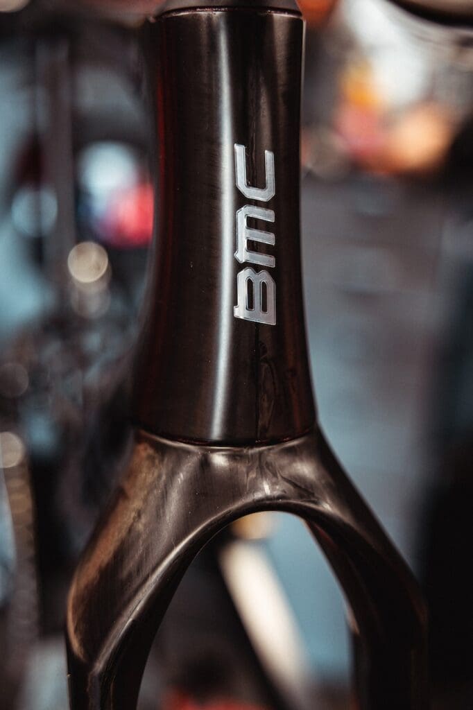 Les BMC Teammachine R Mpc de Julian Alaphilippe et Marc Hirschi de Tudor Pro Cycling pour affronter les Ardennaises