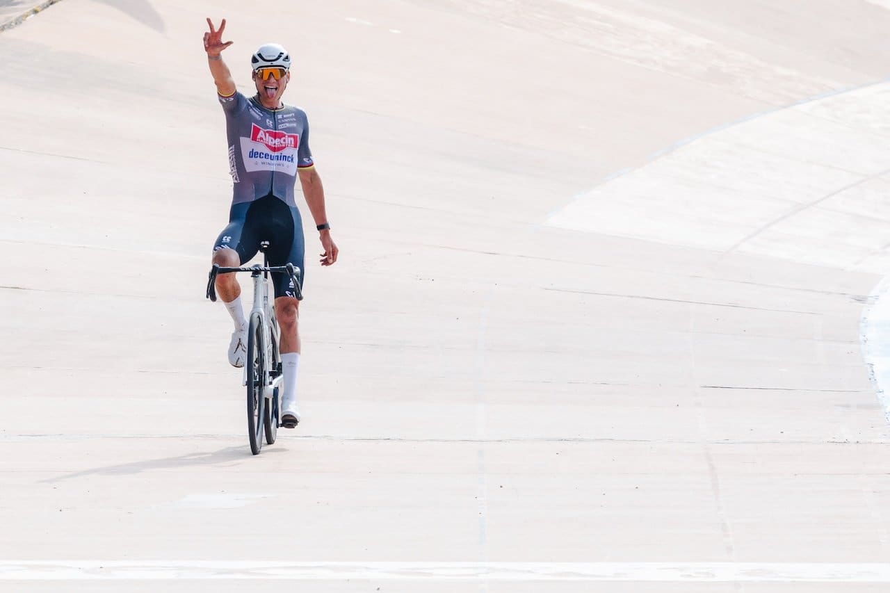 Vélo canyon Aeroad CFR de Mathieu van der Poel victorieux sur Paris-roubaix 2025