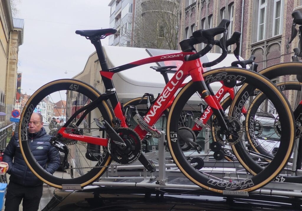 Vélo Pinarello du team Roland