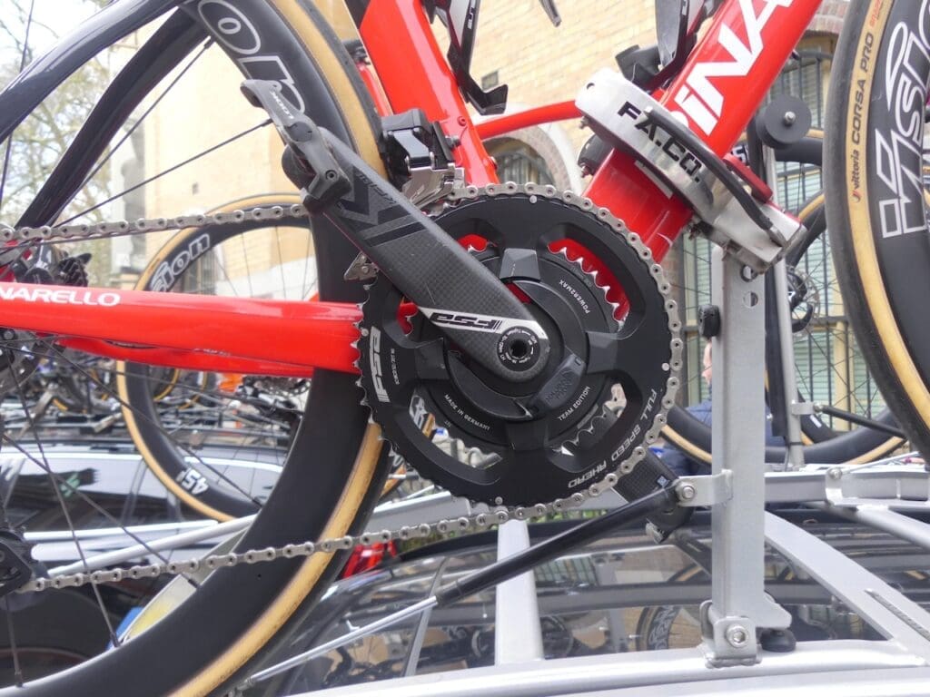 Vélo Pinarello du team Roland