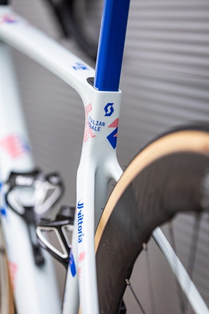 Vélo Scott Addict RC Classics Edition de tom Pidcock de l'équipe Q36.5 Pro Cycling