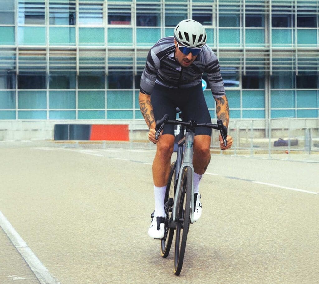 Ligne de vêtements aérodynamiques Santini MADSS