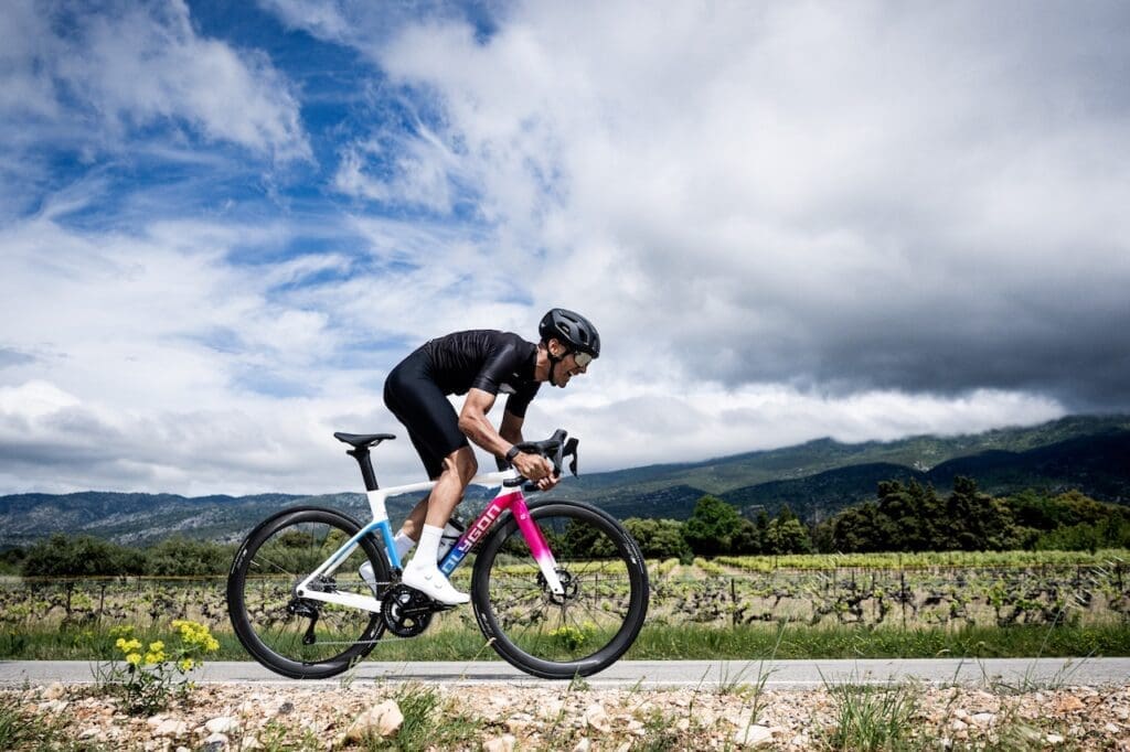 Nouveau vélo aérodynamique Polygon Bikes Helios A