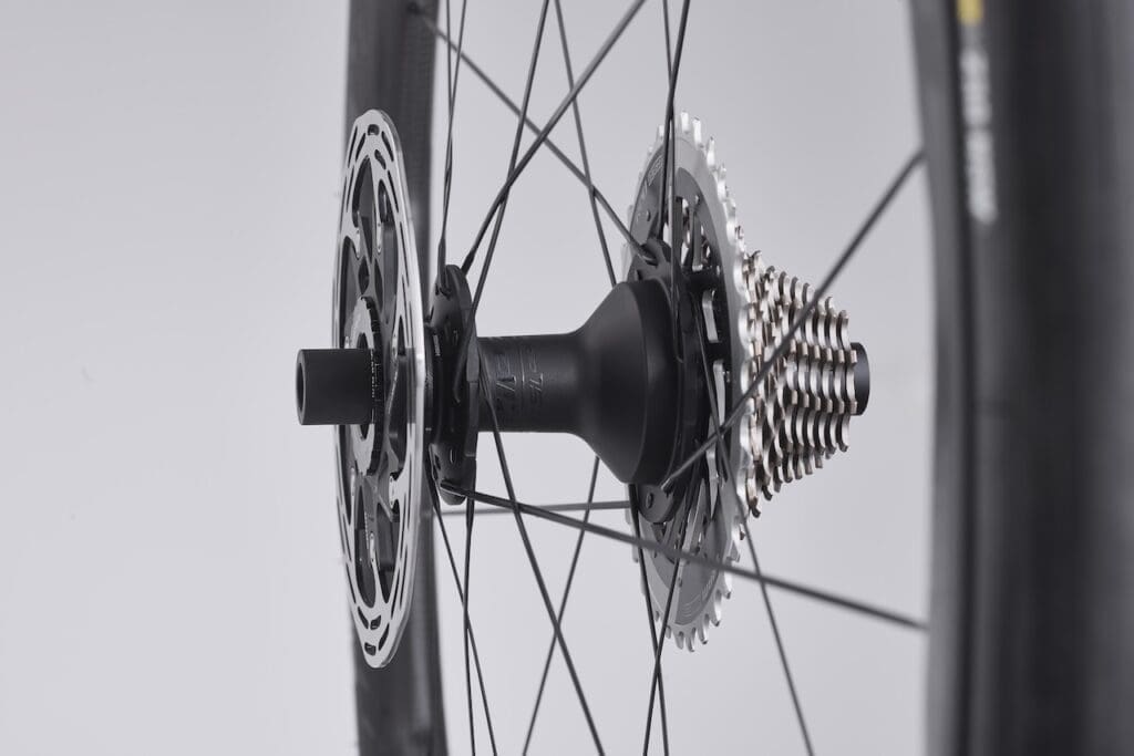 Les nouvelles roues Zipp 353 NSW et 303 SW sont munies d'un capteur de pression intégré