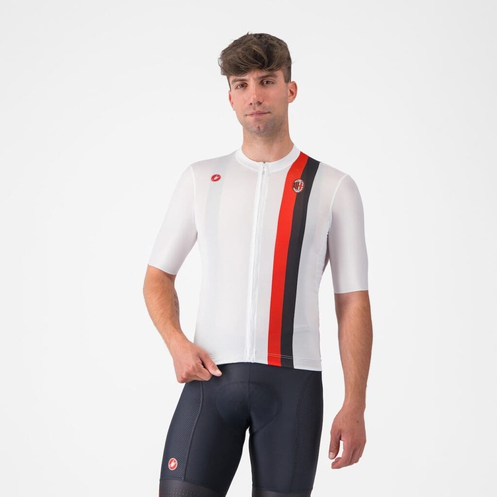Castelli présente des tenues de vélos aux couleurs de l'AC Milan.