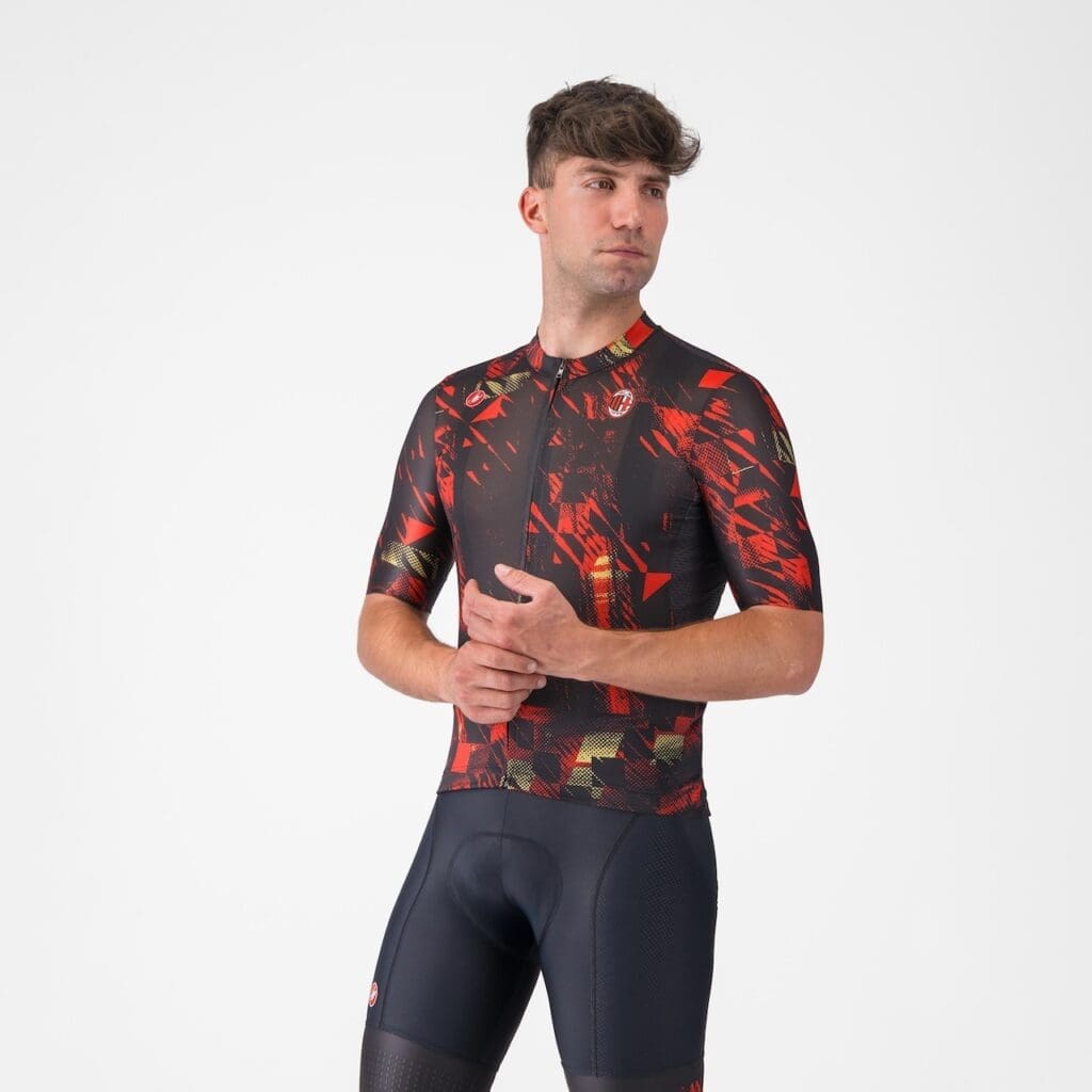 Castelli présente des tenues de vélos aux couleurs de l'AC Milan.