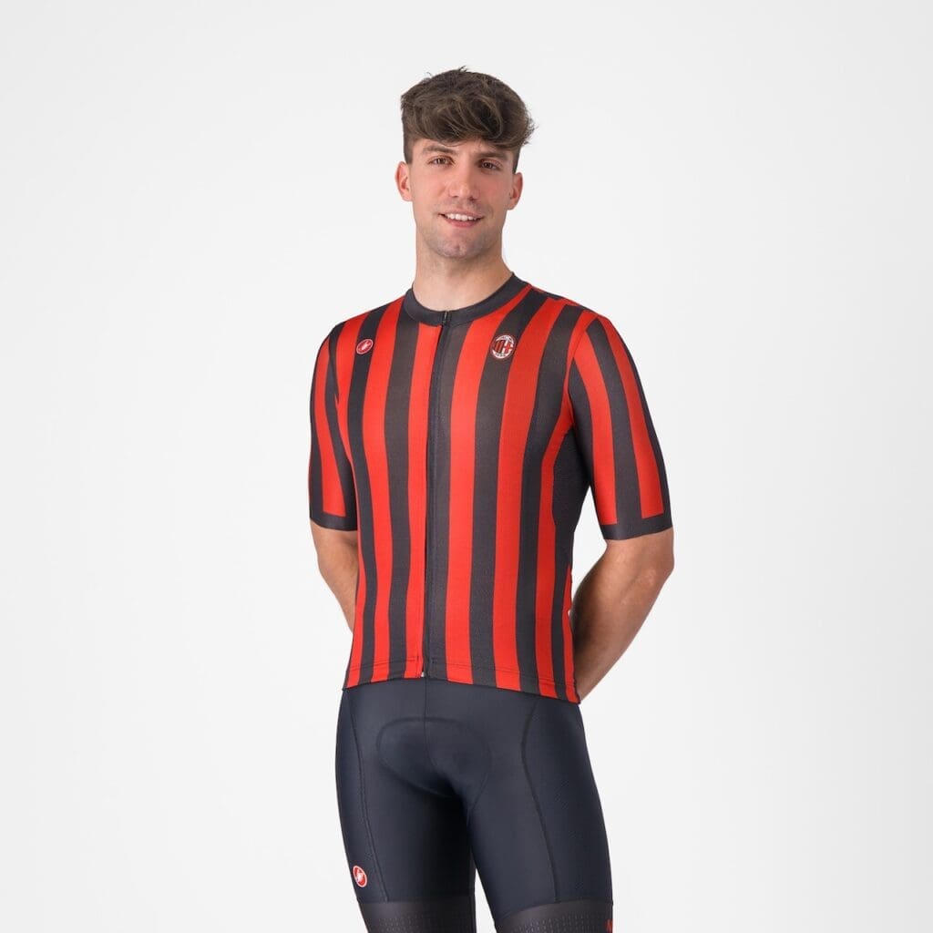 Castelli présente des tenues de vélos aux couleurs de l'AC Milan.