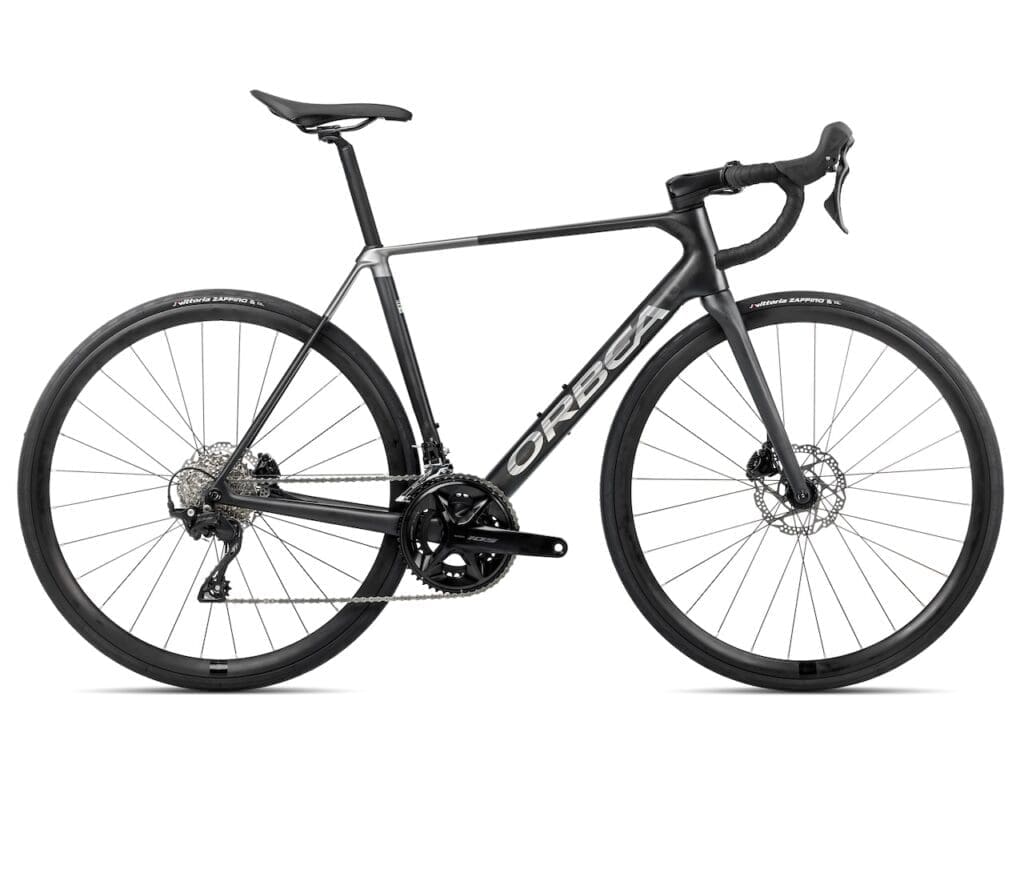Les Orbea Orca OMX et OMR 2025 sont mis à jour.