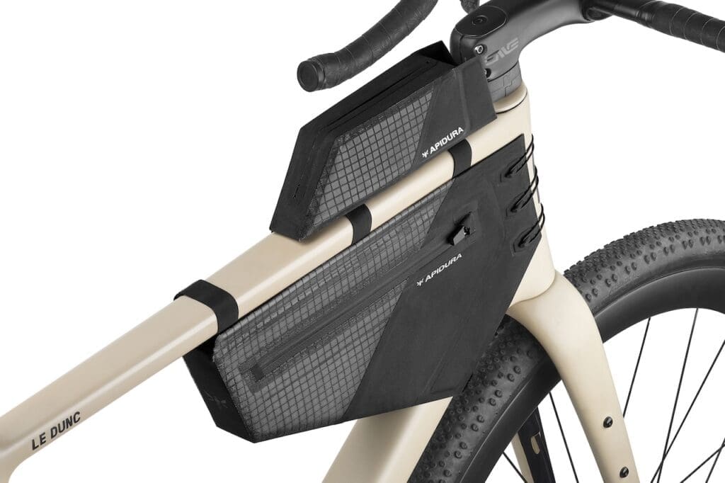 Apidura Aero System des sacoches pour améliorer la trainée du vélo tout en emmenant l'essentiel.