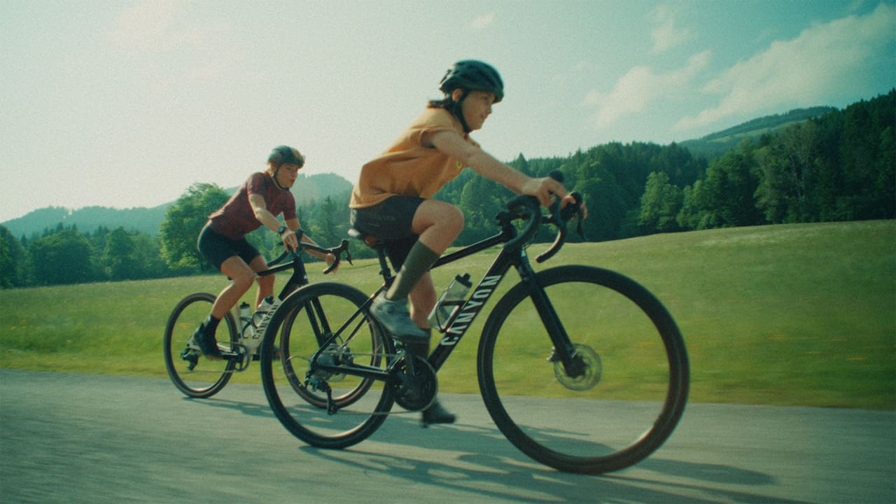 Canyon propose des vélos pour les jeunes cyclistes, les Endurace Young Hero et Ultimate CF Young Hero