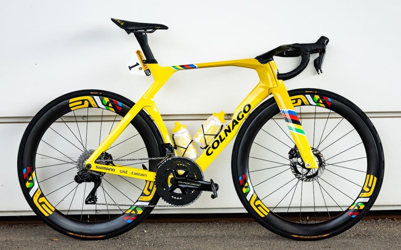 Vélo Colnago Y1Rs en jaune de Tadej Pogačar pour l'arrivée du Tour à Paris
