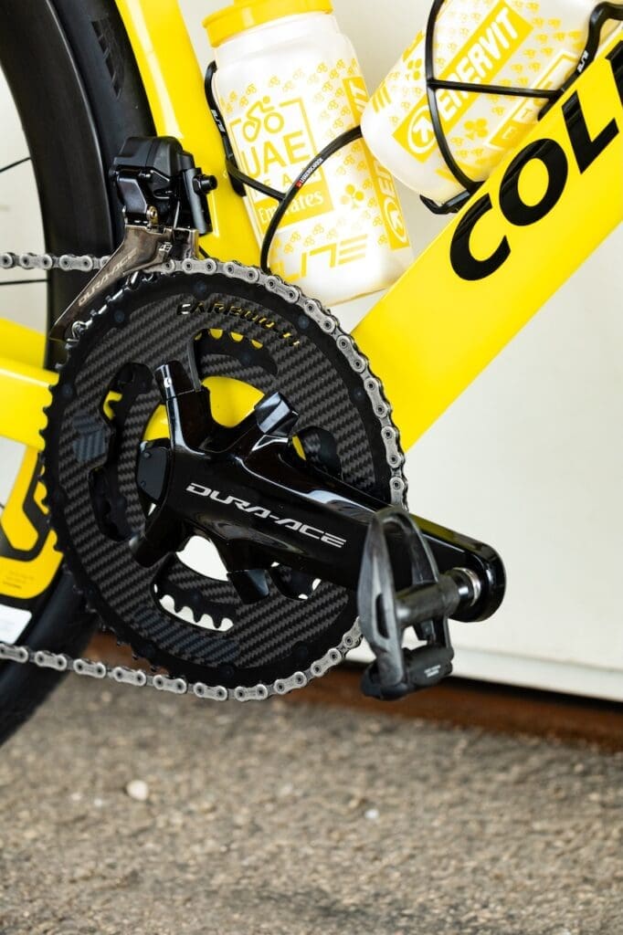 Vélo Colnago Y1Rs en jaune de Tadej Pogačar pour l'arrivée du Tour à Paris