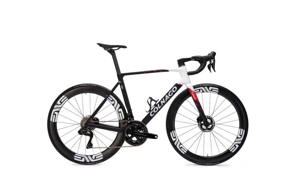 Nouveau décor UAE Team Emirates-XRG pour le Colnago VRs