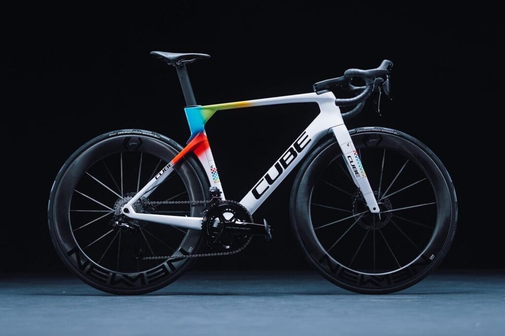 V&eacute;lo Cube du team TotalEnergies pour 2026