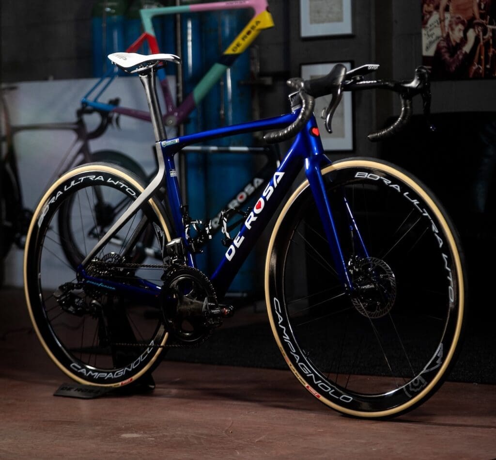 VF Group-Bardiani-Csf-Faizanè roule sur des vélos De Rosa