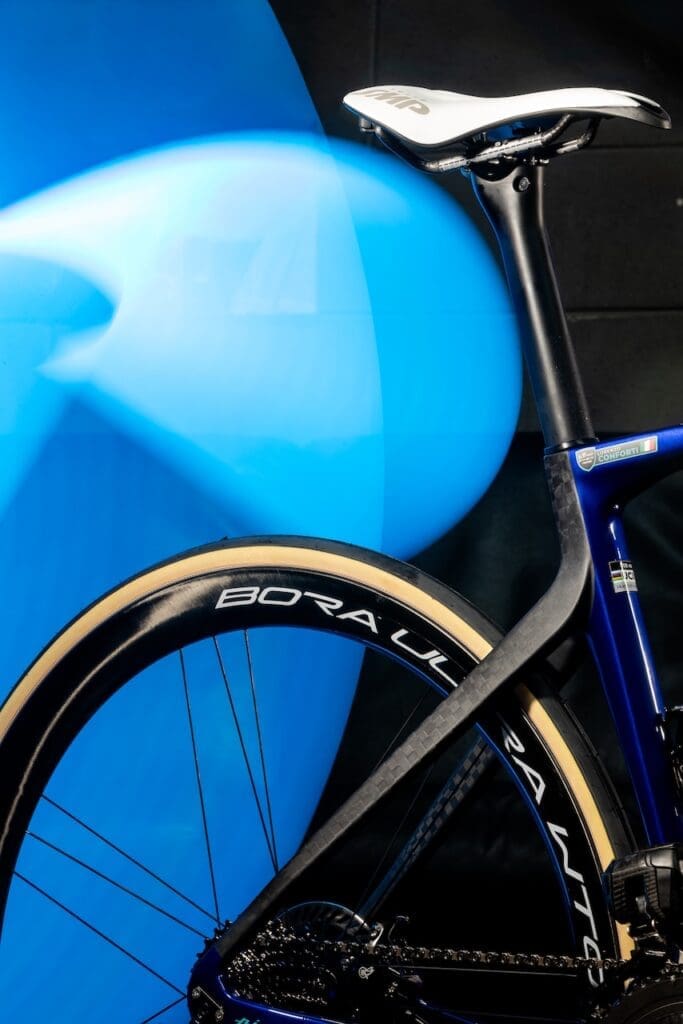 VF Group-Bardiani-Csf-Faizanè roule sur des vélos De Rosa