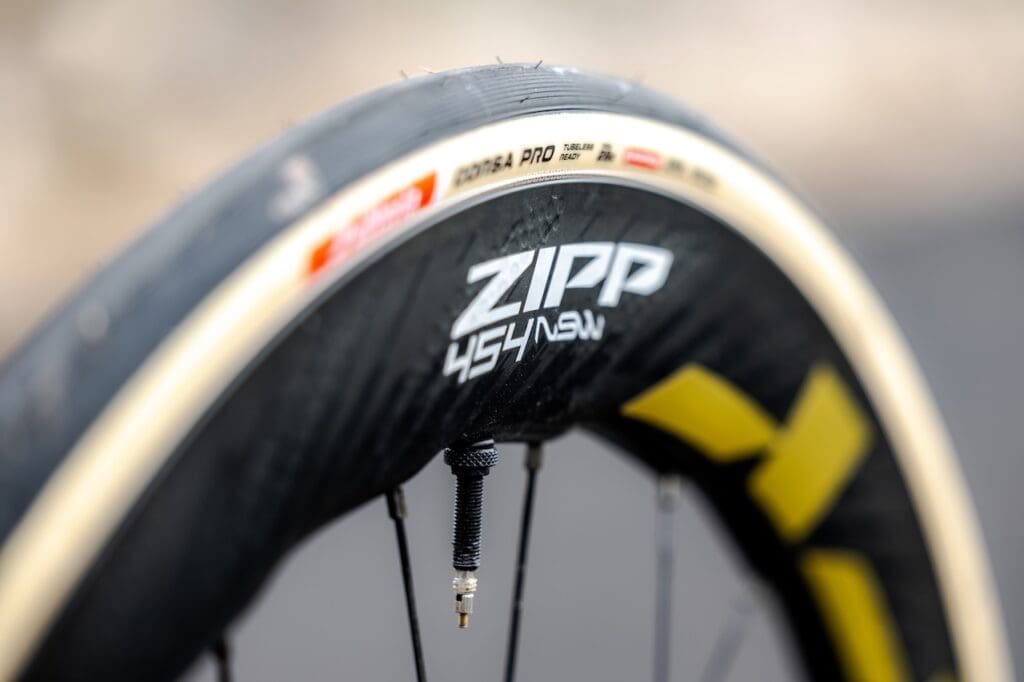 Vélo Pinarello Dogma F de l'équipe Pinarello-Q36.5 Pro Cycling