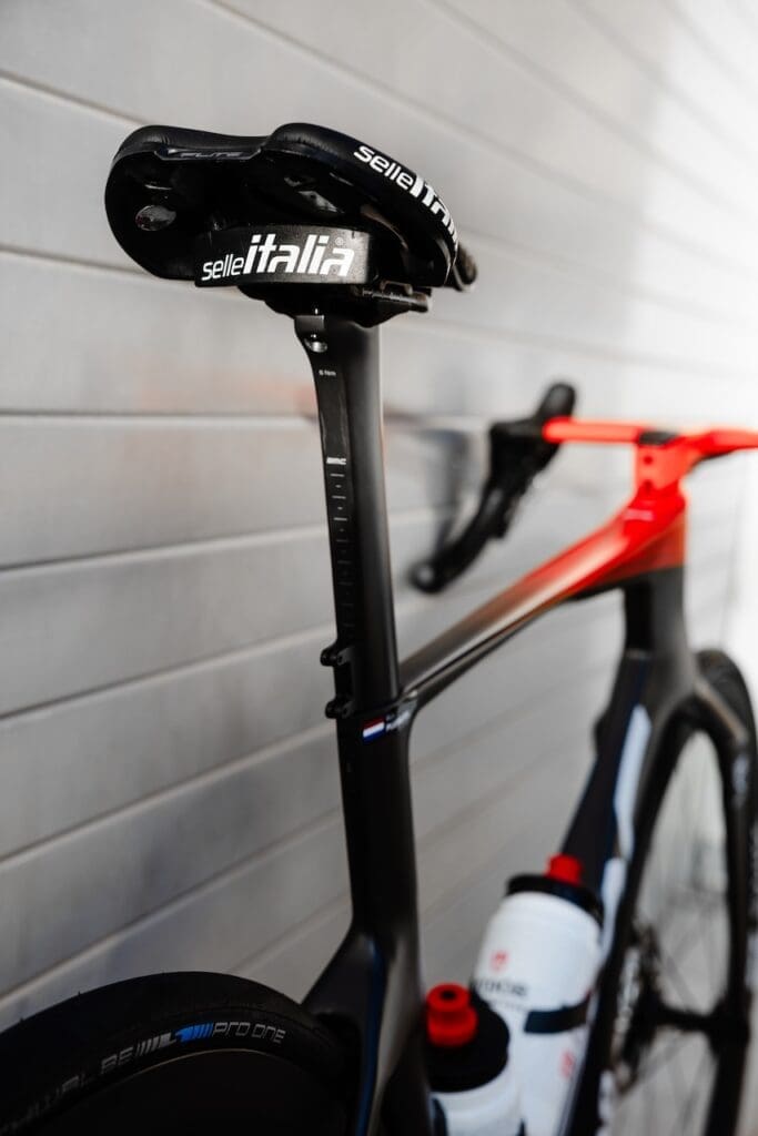 Vélo BMC de l'équipe Tudor Pro Cycling 2026