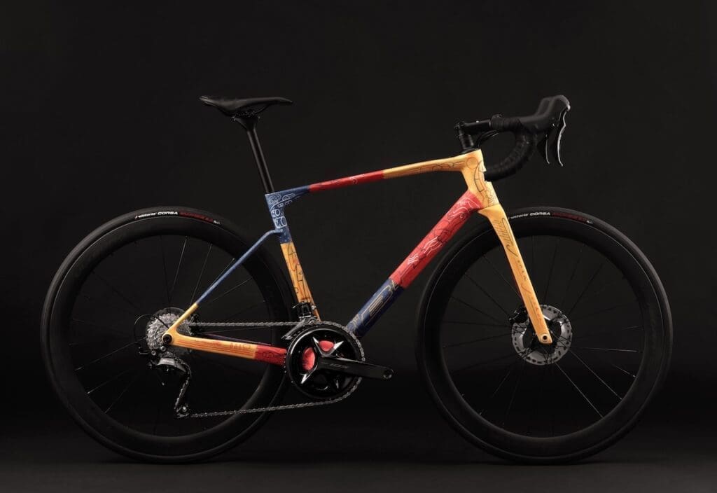 BH SL1 décoré par Joren Joshua dans le cadre du projet BH x Artist