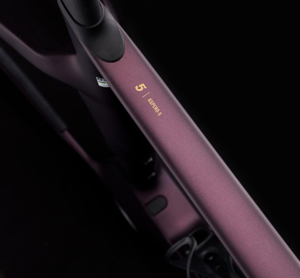 série Limitée Cervélo Aspero-5 Black Currant