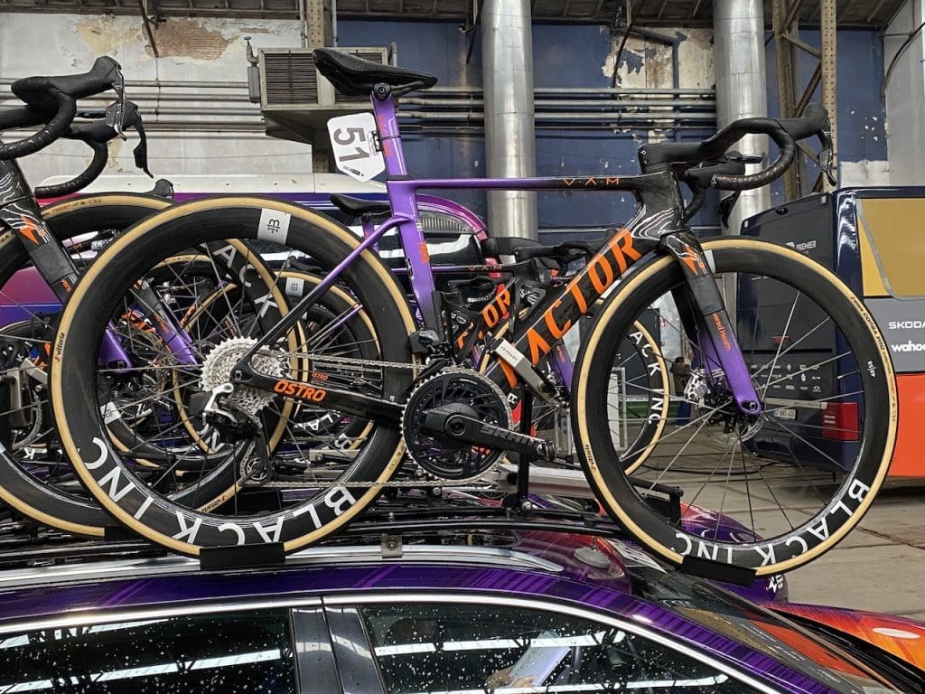Les vélos Factor Ostro VAM 2.0 de l'équipe Human Powered Health 2026