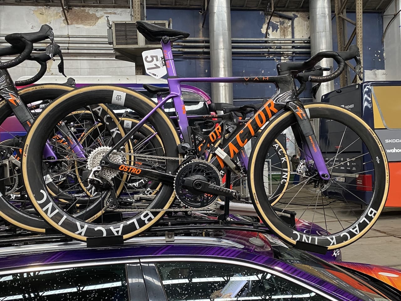 Les vélos Factor Ostro VAM 2.0 de l'équipe Human Powered Health 2026