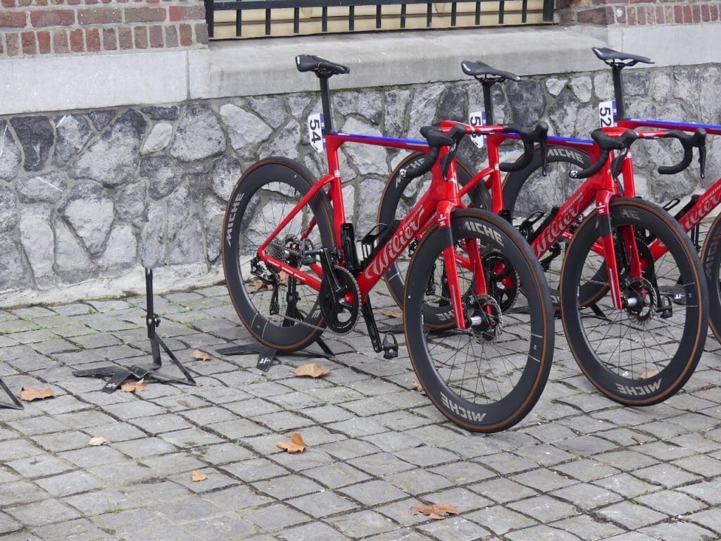 Le matériel et les vélos des pros vus l'Omloop Het Nieuwsblad 2026