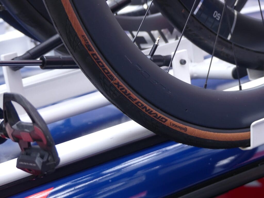 Le matériel et les vélos des pros vus l'Omloop Het Nieuwsblad 2026